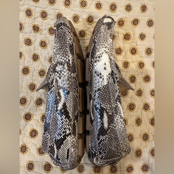 Cole Haan Shelby Bit Logo Snake Print Leather Driving Loafer Moccasins Size 8.5 - Picture 5 of 8